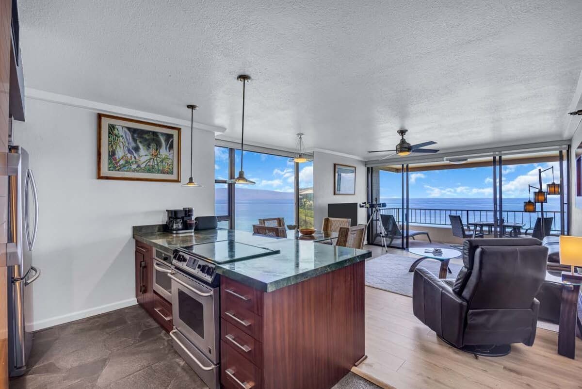 Condo in Lahaina · ★4.89 · 1 bedroom · 2 beds · 1 bath - Photo 5