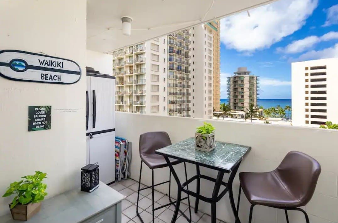 Condo in Honolulu · ★4.9 · Studio · 1 bed · 1 private bath - Photo 2