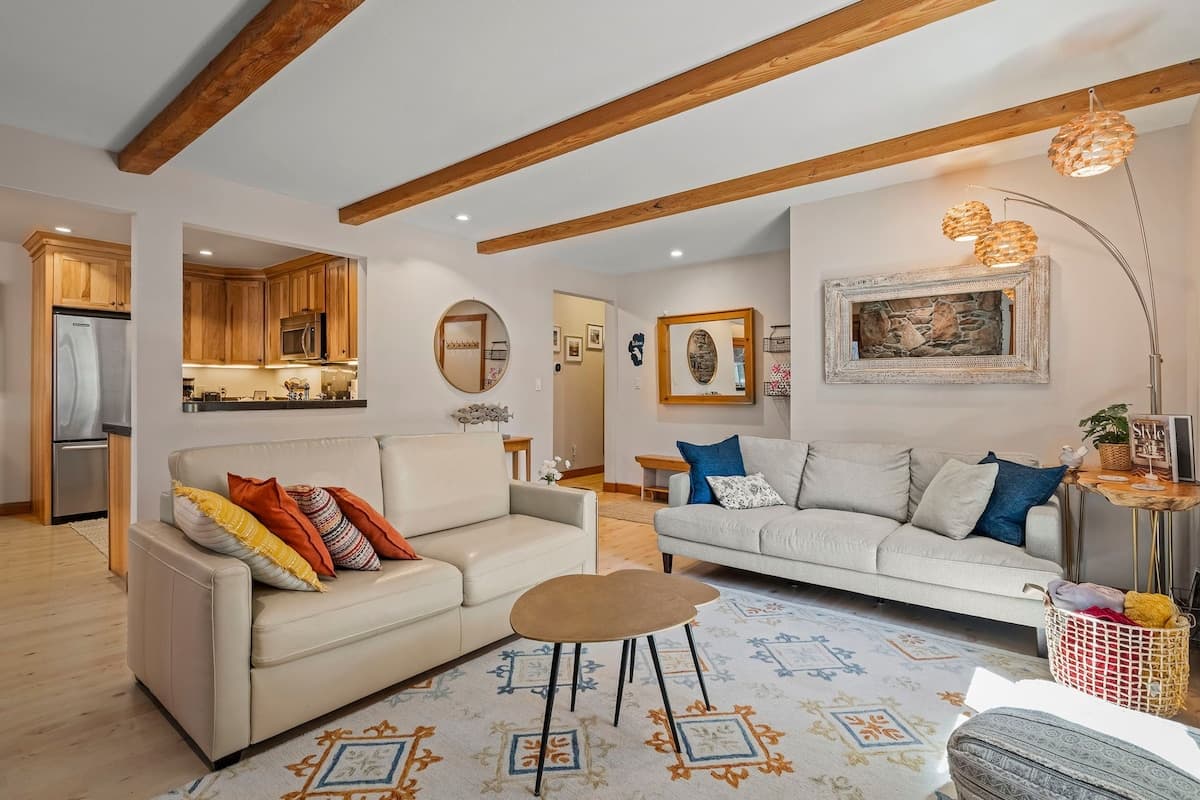 Condo in Incline Village · ★4.92 · 2 bedrooms · 4 beds · 2 private baths - Photo 4