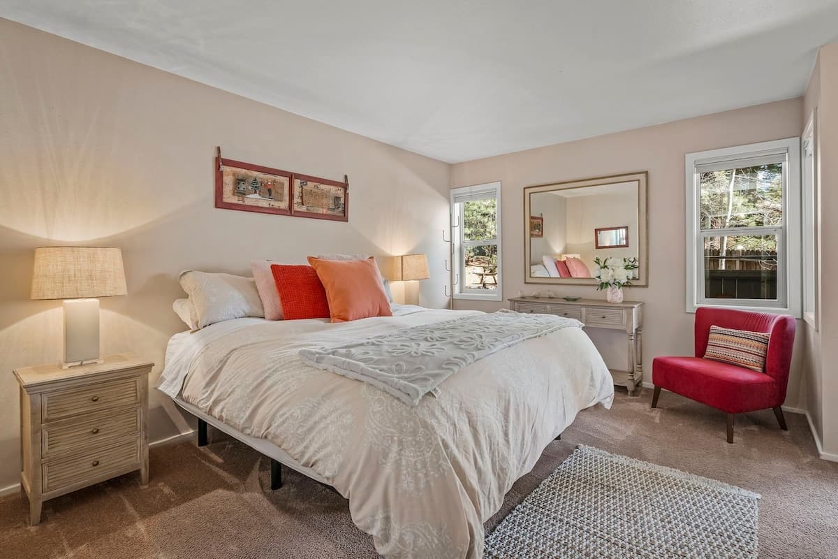Condo in Incline Village · ★4.92 · 2 bedrooms · 4 beds · 2 private baths - Photo 1