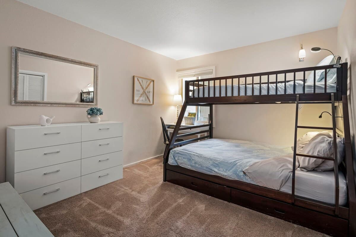 Condo in Incline Village · ★4.92 · 2 bedrooms · 4 beds · 2 private baths - Photo 2
