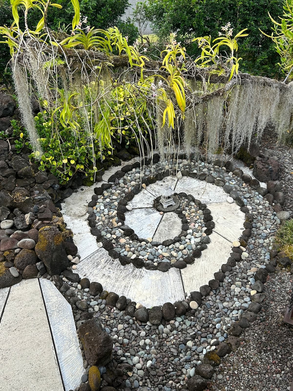 Home in Hilo · ★4.9 · 1 bedroom · 2 beds · 1 bath - Photo 3
