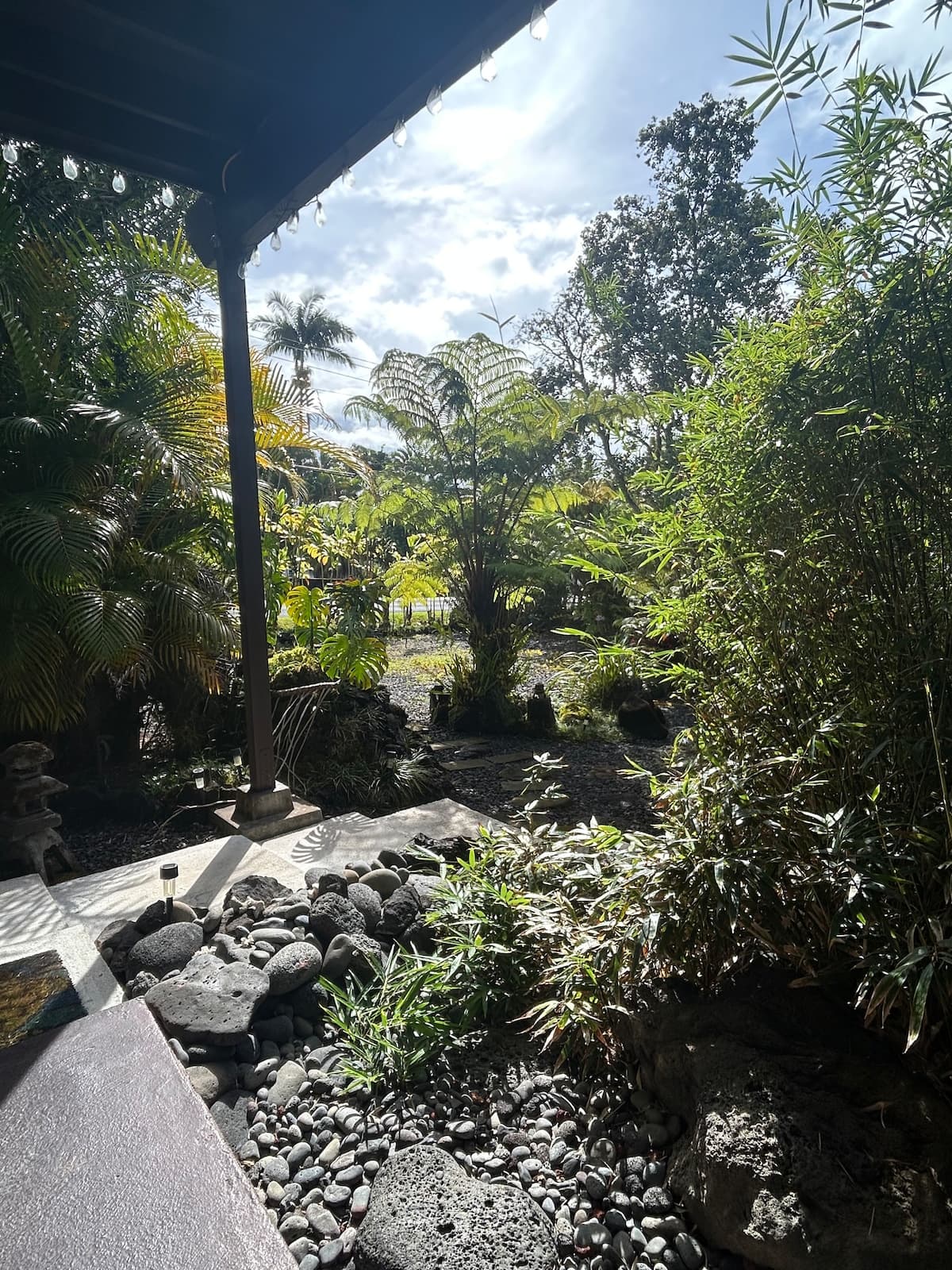 Home in Hilo · ★4.9 · 1 bedroom · 2 beds · 1 bath - Photo 5