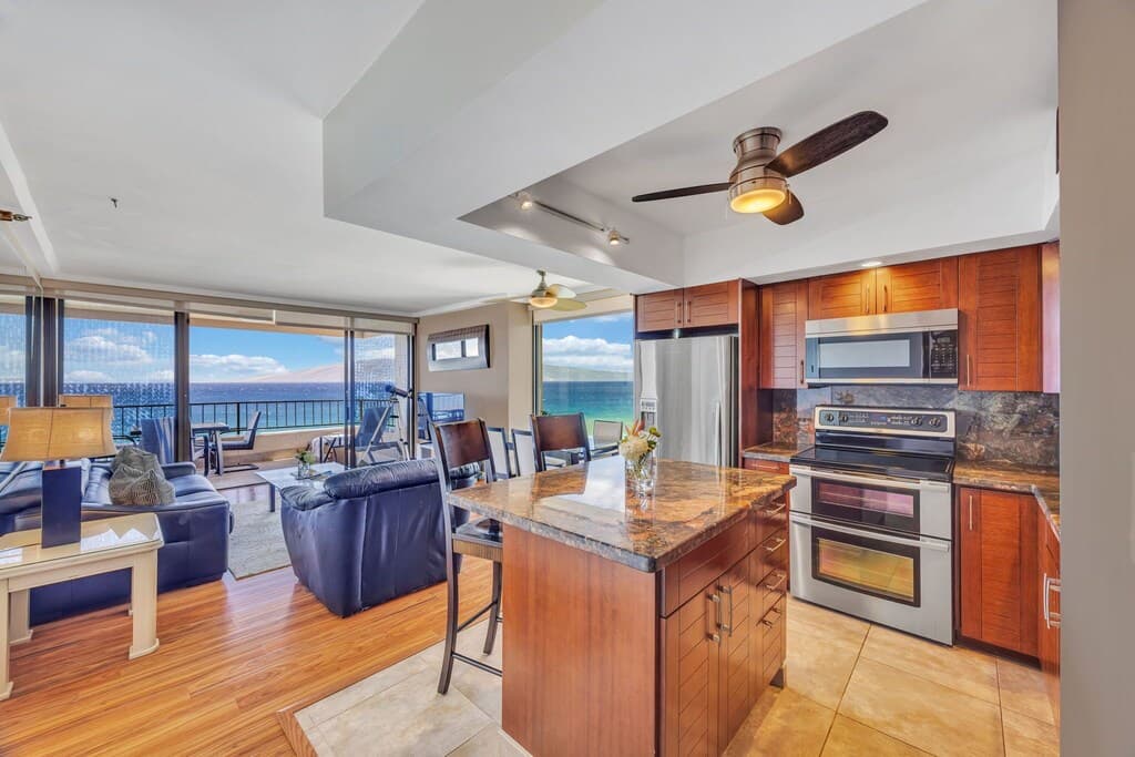 Condo in Lahaina · ★4.83 · 1 bedroom · 2 beds · 1 bath - Photo 3