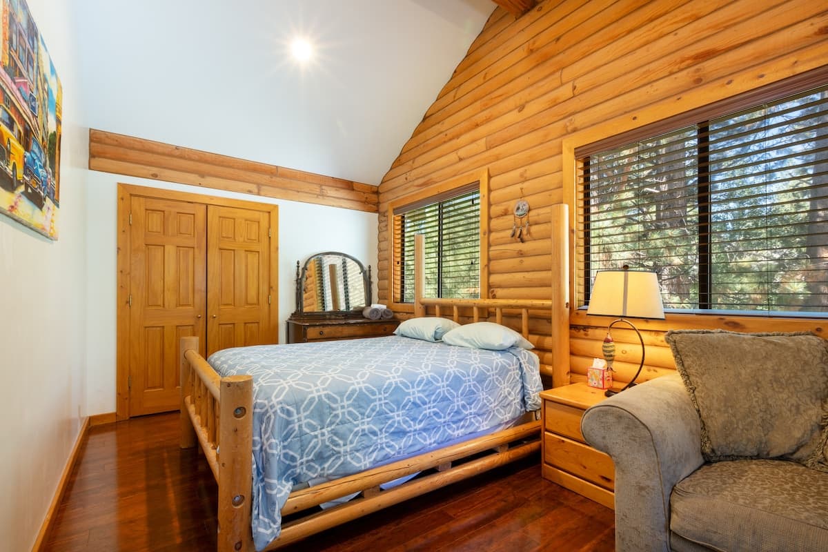 7BR Log Cabin w/ Hot Tub, Sauna & Game Room - Photo 5