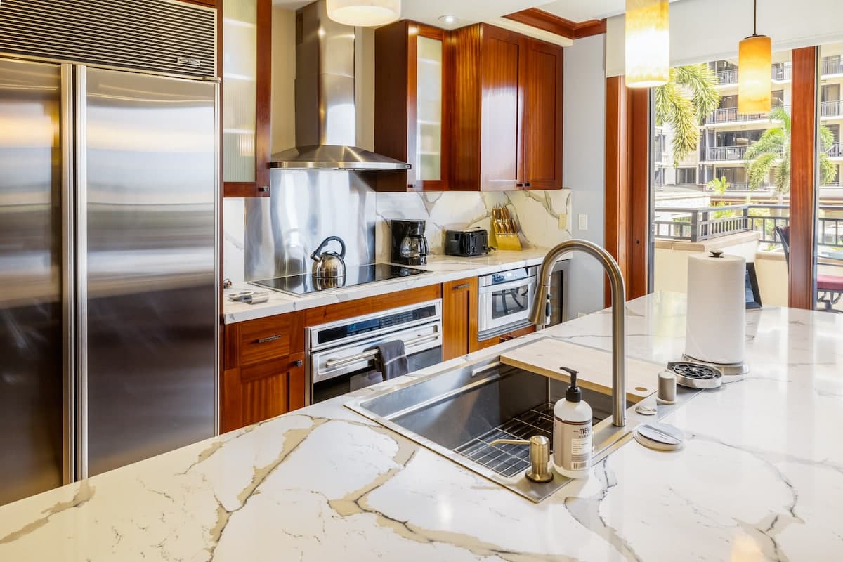 Condo in Kapolei · ★4.88 · 2 bedrooms · 4 beds · 2 private baths - Photo 4