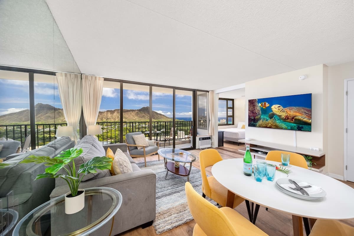 Gorgeous Diamond Head Views from 34FL w/ Parking - Photo 1