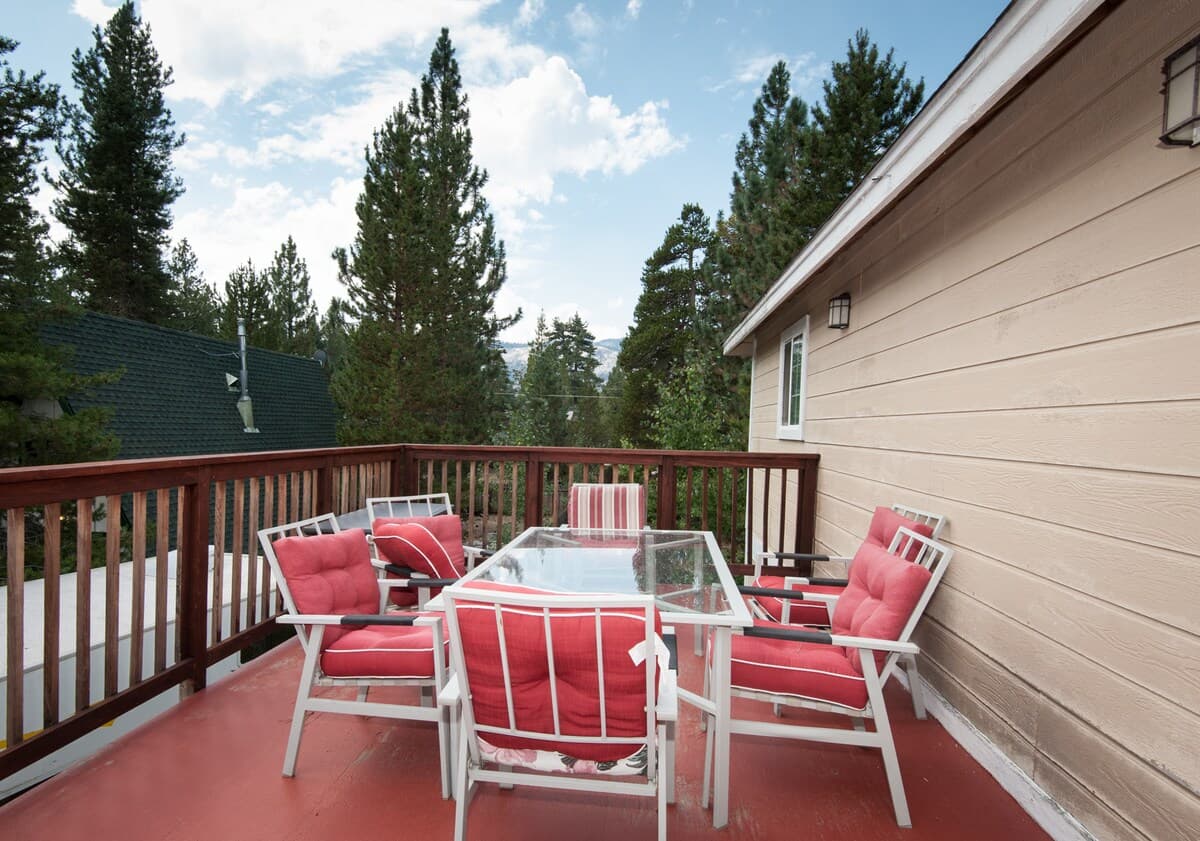 Luxury Cabin with Hot Tub & Pet-Friendly - Photo 3