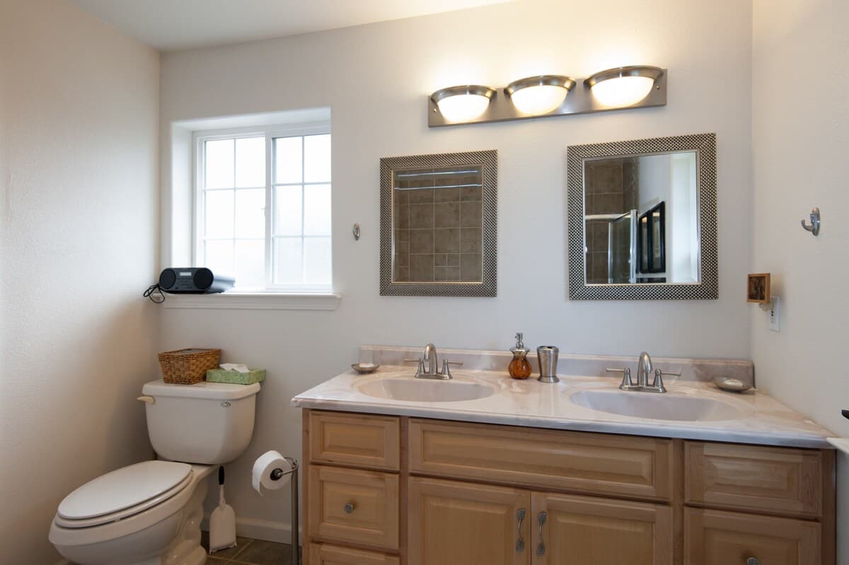 Luxury Cabin with Hot Tub & Pet-Friendly - Photo 5