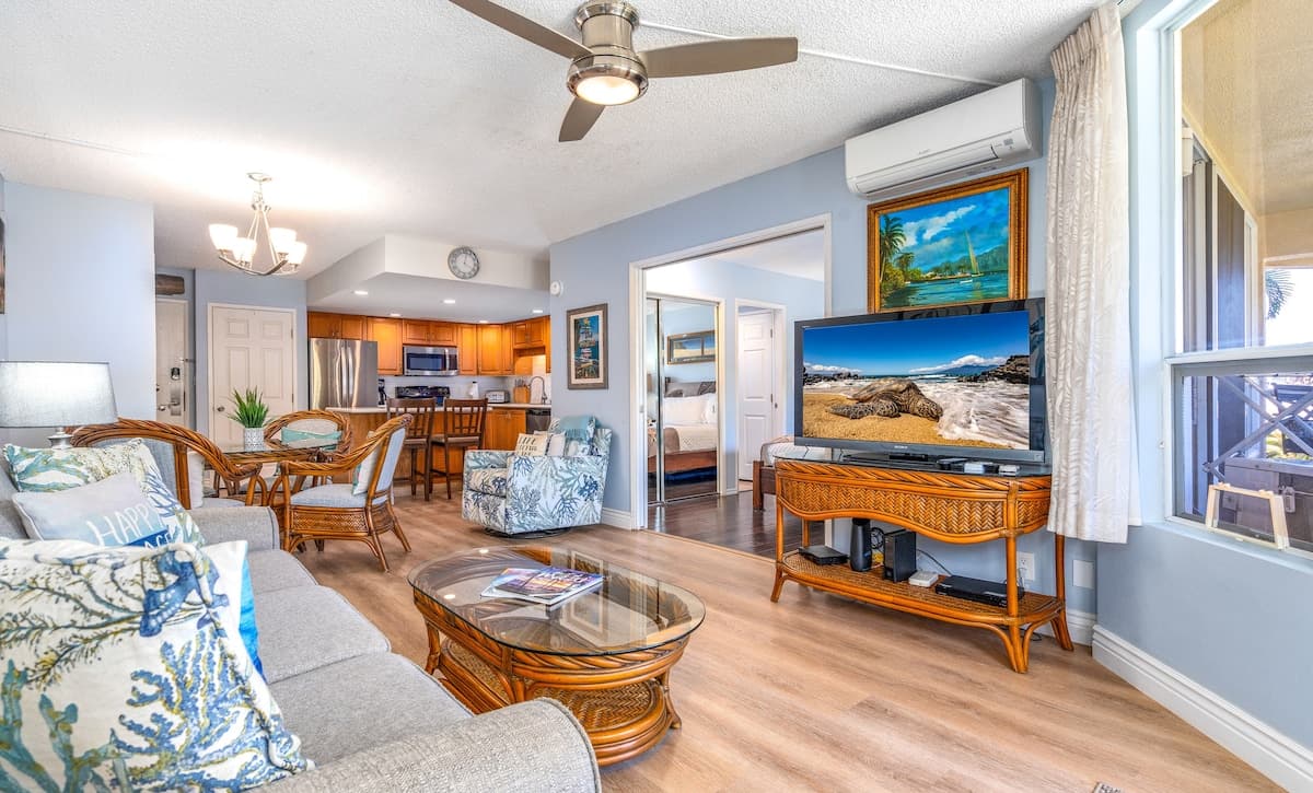 Condo in Kihei · ★4.93 · 1 bedroom · 2 beds · 1 private bath - Photo 2