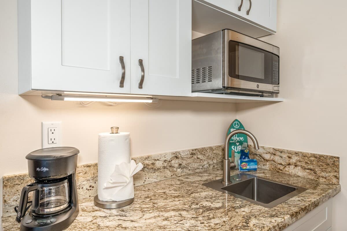 Condo in Kihei · ★4.81 · Studio · 1 bed · 1 private bath - Photo 2