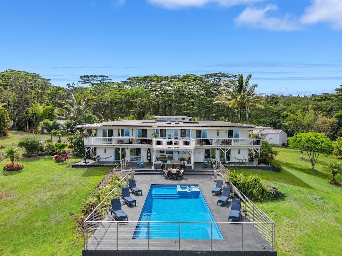 Villa in Pahoa · ★4.99 · 5 bedrooms · 9 beds · 5 baths - Photo 2