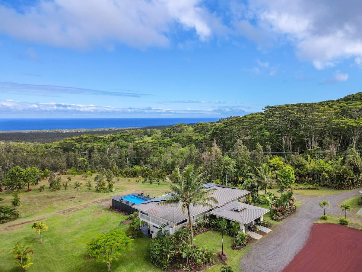 Villa in Pahoa · ★4.99 · 5 bedrooms · 9 beds · 5 baths - Photo 1