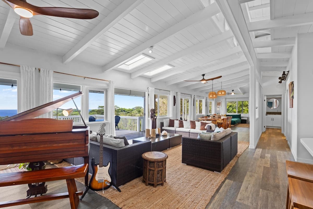 Villa in Pahoa · ★4.99 · 5 bedrooms · 9 beds · 5 baths - Photo 3
