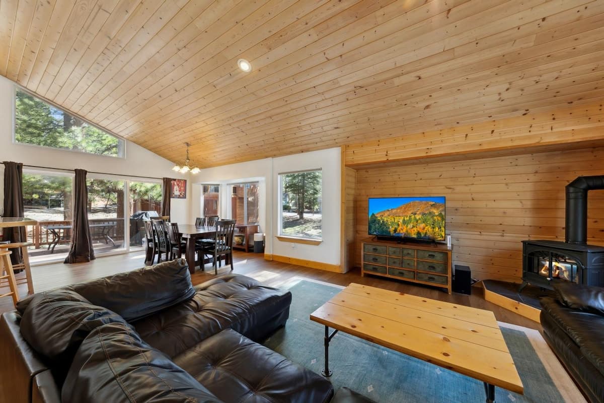 Hot Tub, Pool & Foosball, Walk to Trails - Photo 4