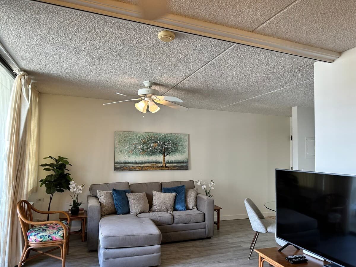 Condo in Honolulu · ★4.58 · 1 bedroom · 3 beds · 1 private bath - Photo 5