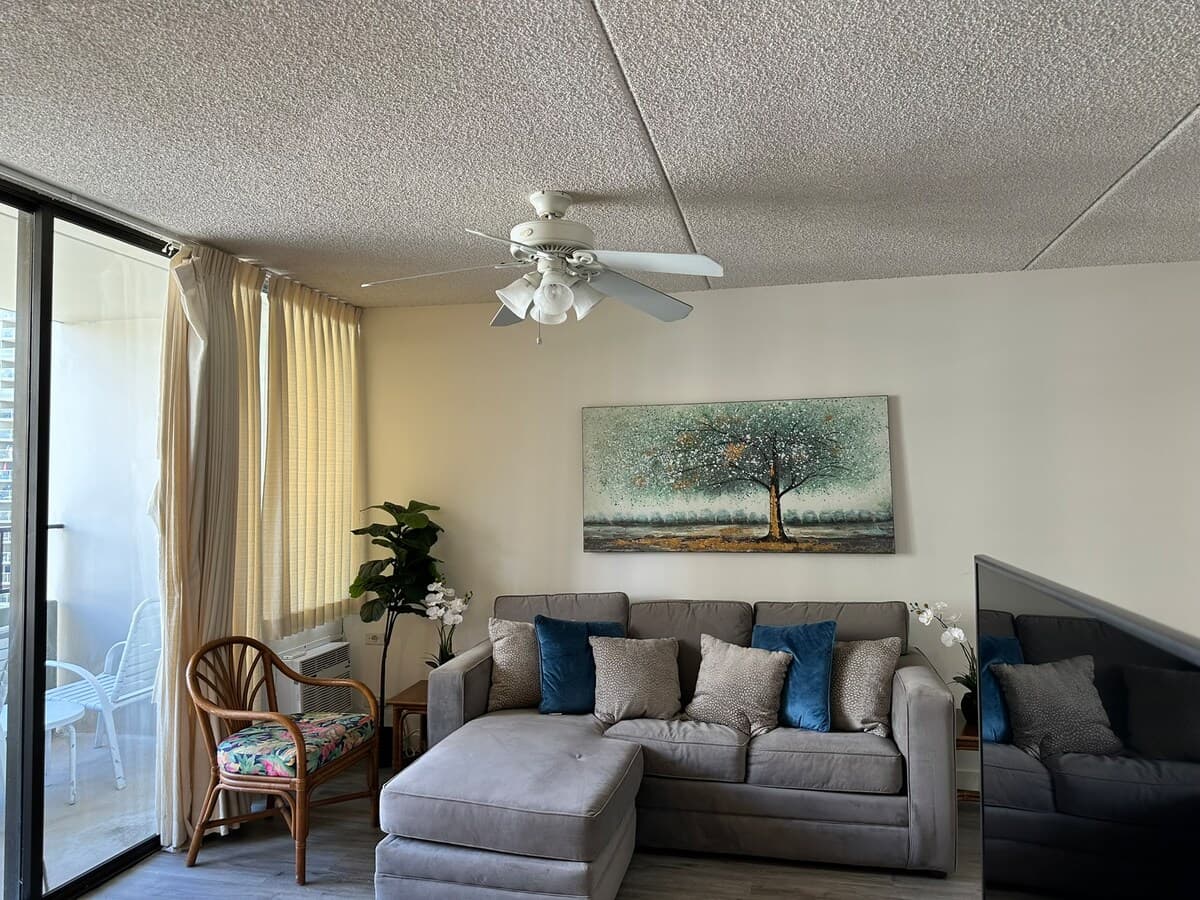 Condo in Honolulu · ★4.58 · 1 bedroom · 3 beds · 1 private bath - Photo 3
