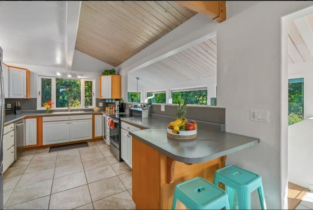 Home in Princeville · ★4.96 · 4 bedrooms · 6 beds · 2 private baths - Photo 5