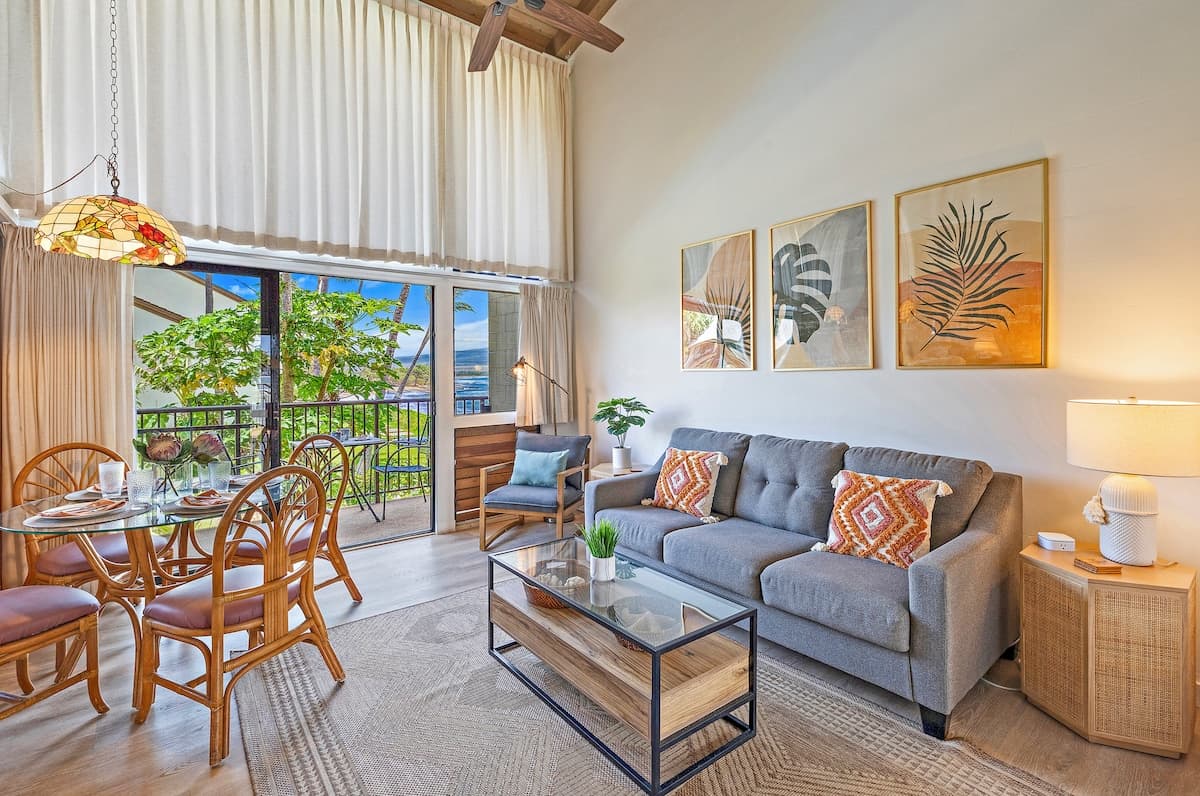 Condo in Wailuku · ★4.84 · 2 bedrooms · 4 beds · 2 private baths - Photo 1