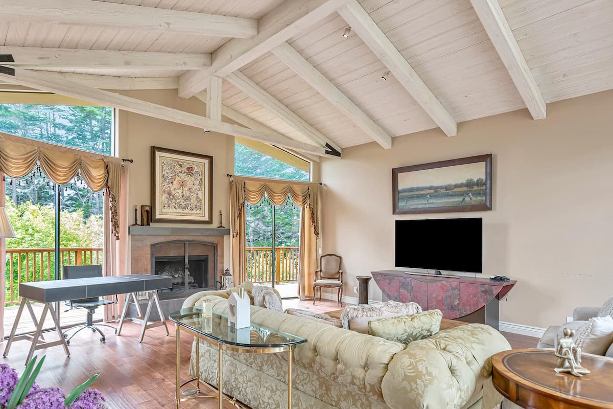 Secluded 5,500-Sqft Estate Near Pebble Beach Golf - Photo 2