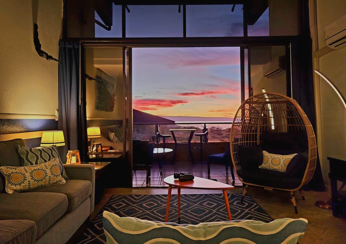 Condo in Lahaina · ★4.92 · 2 bedrooms · 3 beds · 2 baths - Photo 5