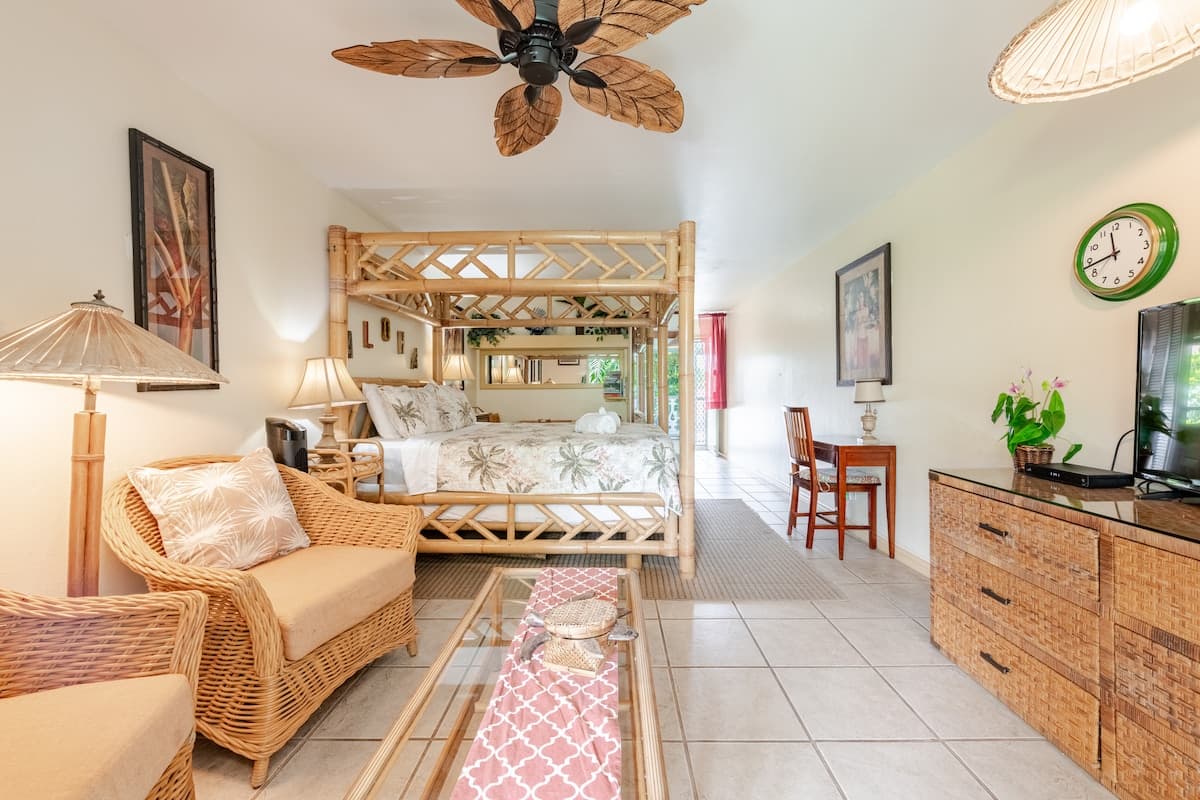 Condo in Kailua-Kona · ★4.87 · Studio · 1 bed · 1 bath - Photo 1