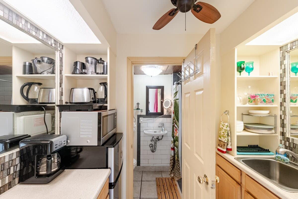 Condo in Kailua-Kona · ★4.87 · Studio · 1 bed · 1 bath - Photo 3
