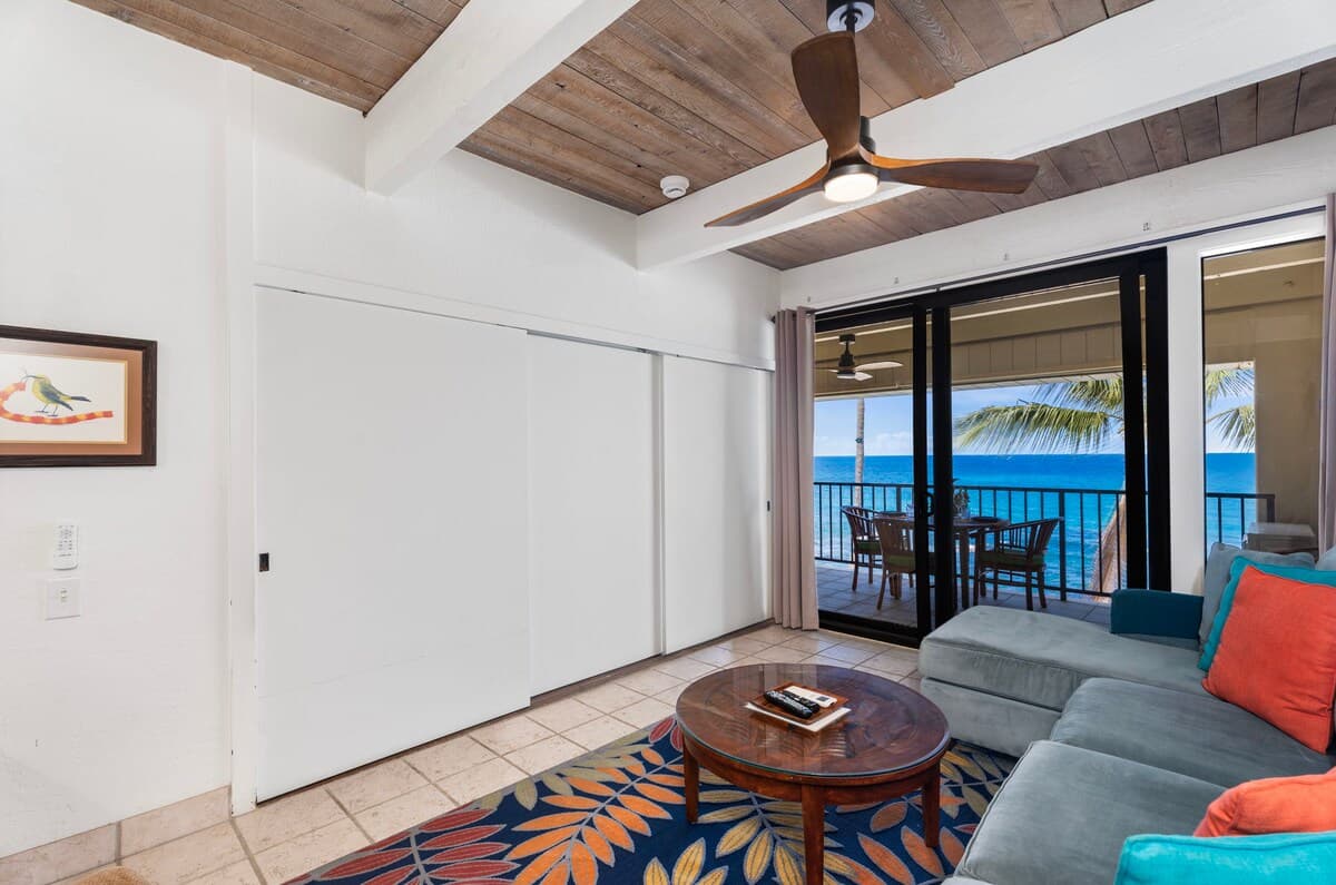 Condo in Kailua-Kona · ★4.97 · 2 bedrooms · 3 beds · 2 private baths - Photo 4