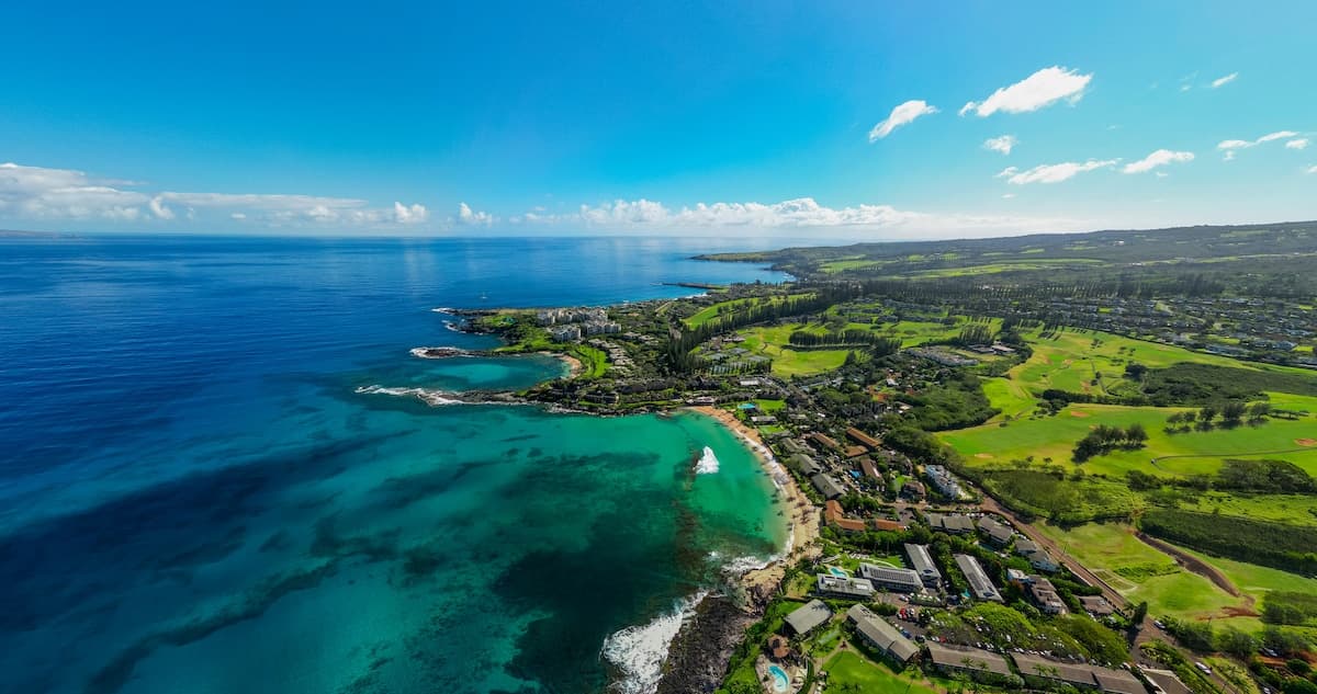 Home in Lahaina · ★4.97 · 4 bedrooms · 7 beds · 3 private baths - Photo 5