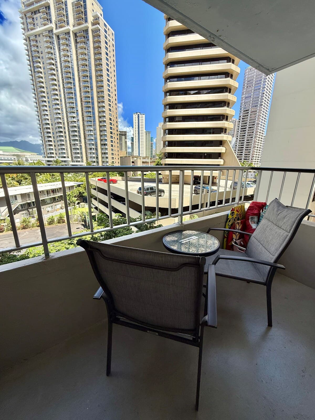 Waikiki studio with balcony block from the beach - Photo 5