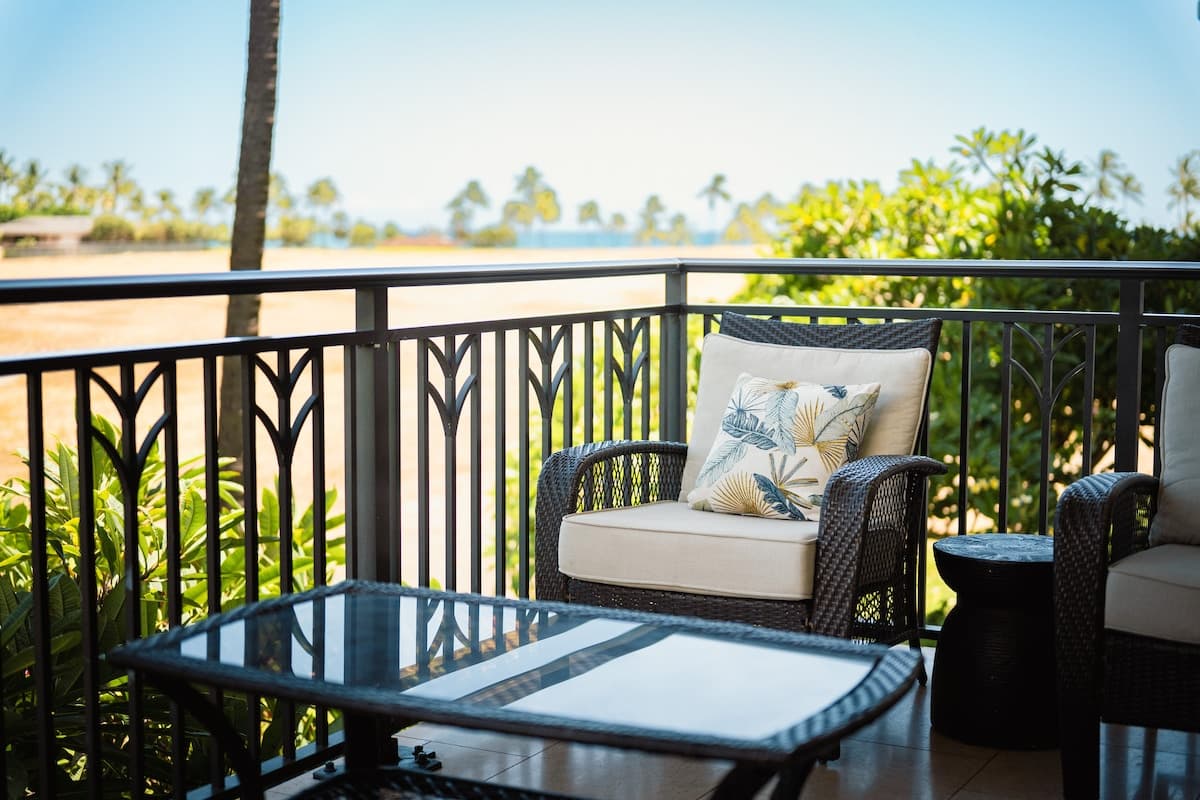 Condo in Kapolei · ★4.89 · 2 bedrooms · 4 beds · 2 private baths - Photo 1