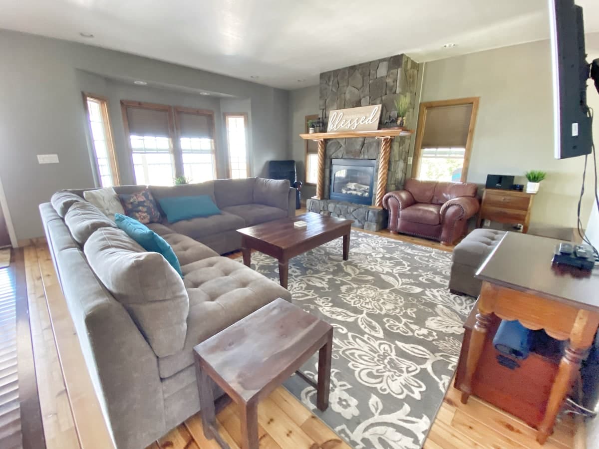 Home in Holualoa · ★4.92 · 4 bedrooms · 5 beds · 3.5 private baths - Photo 5