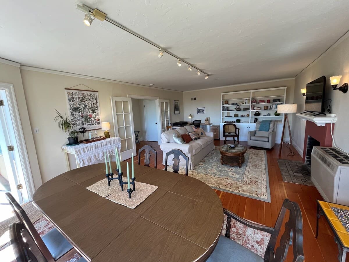 Private, Sunny & Quiet Apartment w/ Bay Views - Photo 4