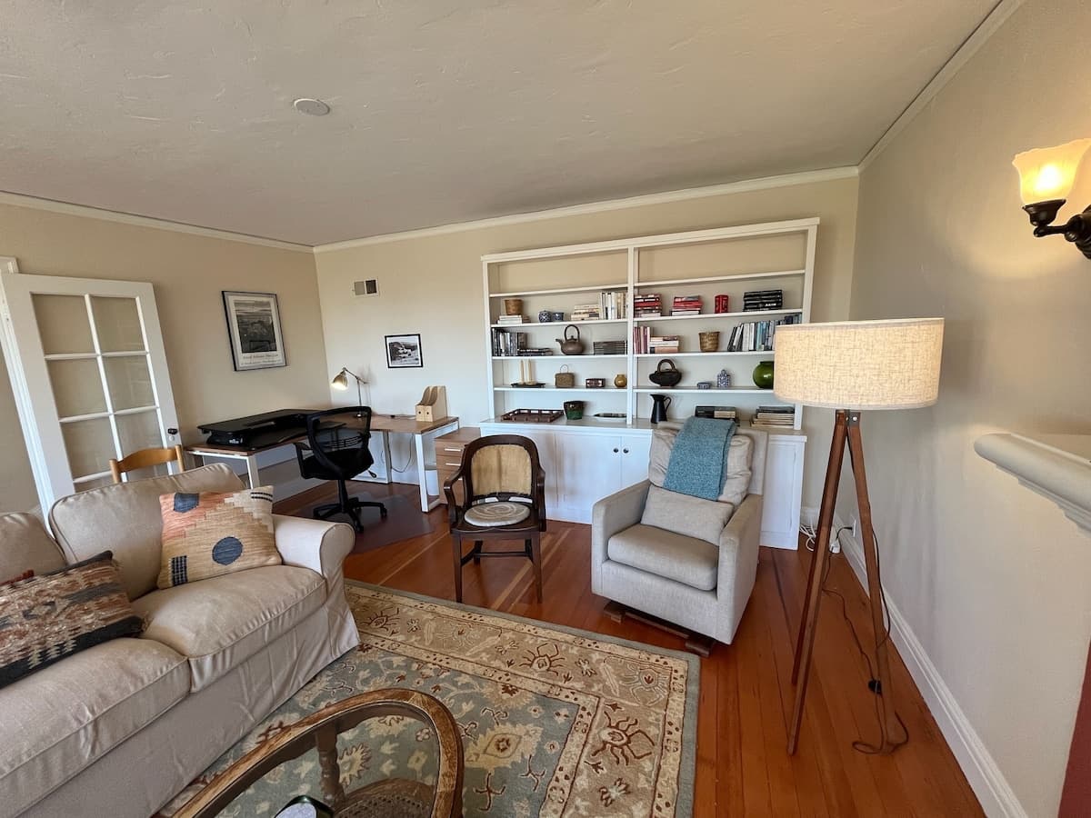 Private, Sunny & Quiet Apartment w/ Bay Views - Photo 5