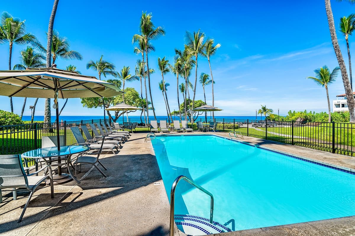 Condo in Kailua-Kona · ★4.89 · 1 bedroom · 1 bed · 1 bath - Photo 1