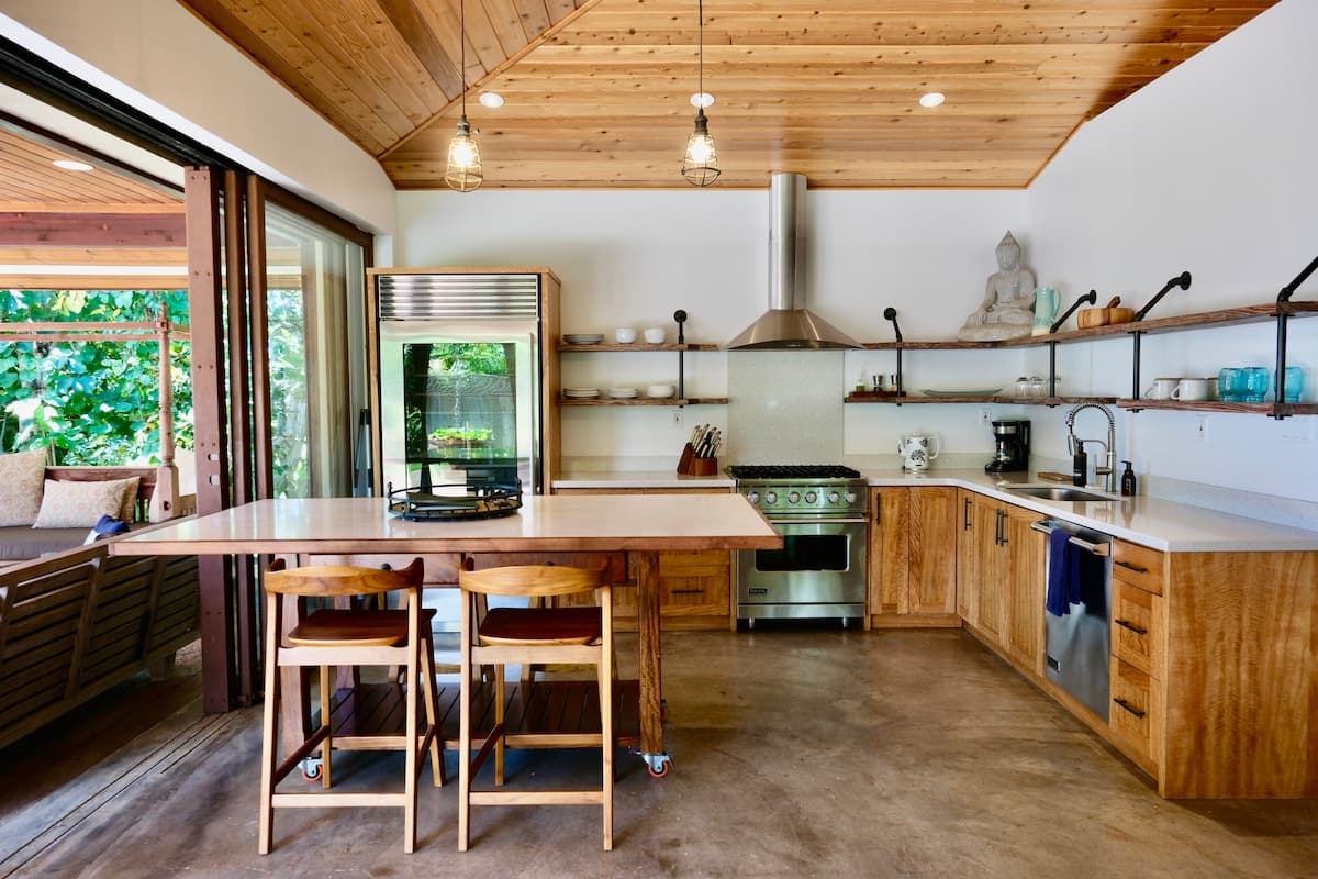 Oceanfront Cottage - 100 Foot Wave Getaways - Photo 5