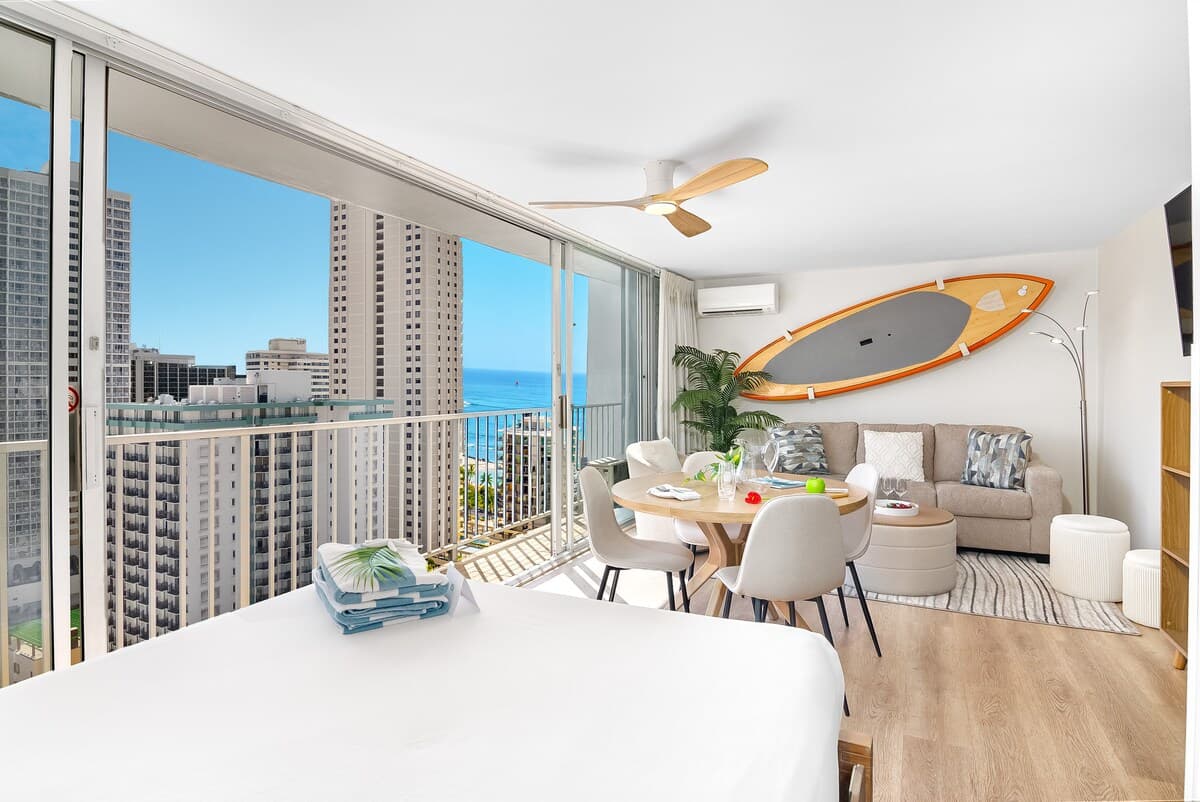 Condo in Honolulu · ★4.77 · Studio · 2 beds · 1 private bath - Photo 3