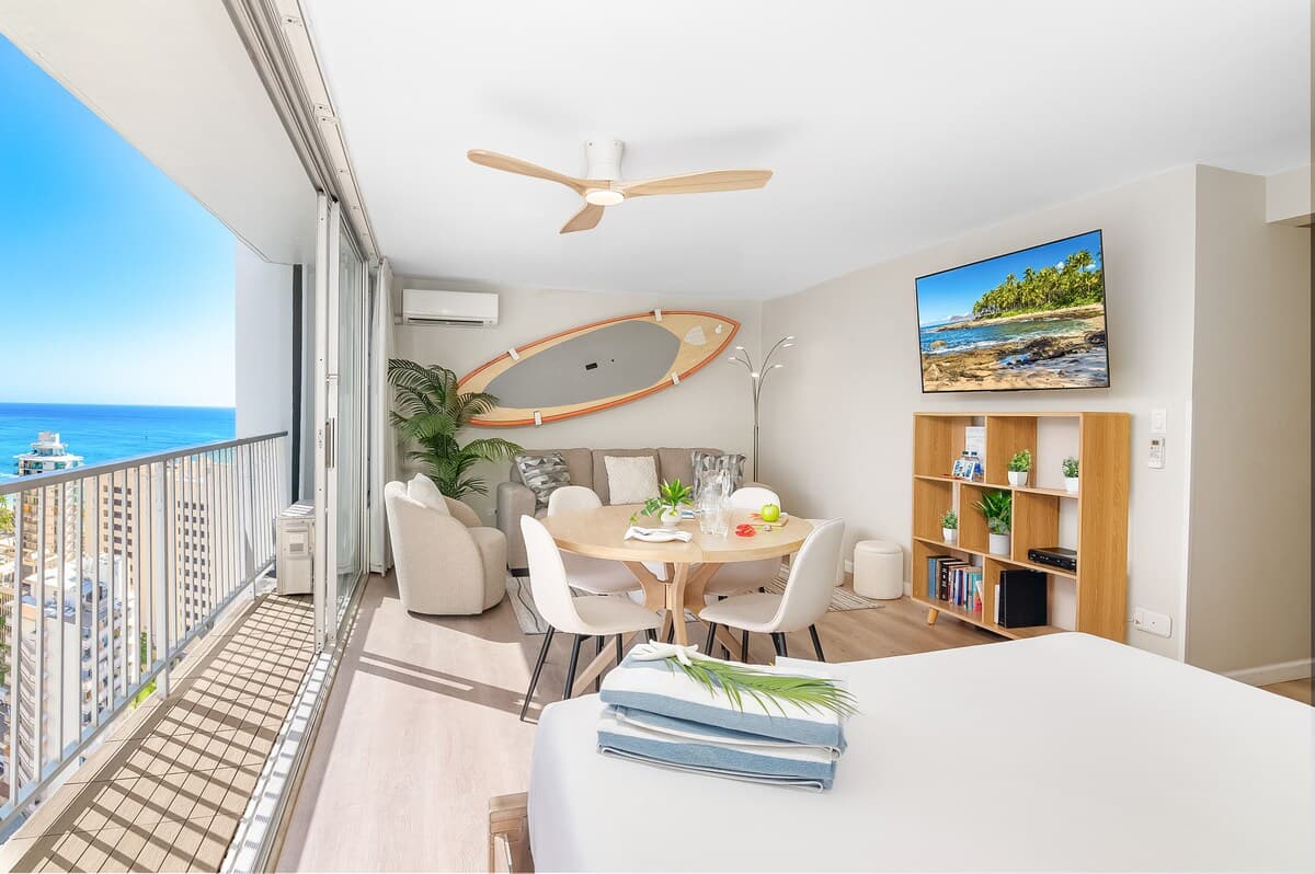 Condo in Honolulu · ★4.77 · Studio · 2 beds · 1 private bath - Photo 2