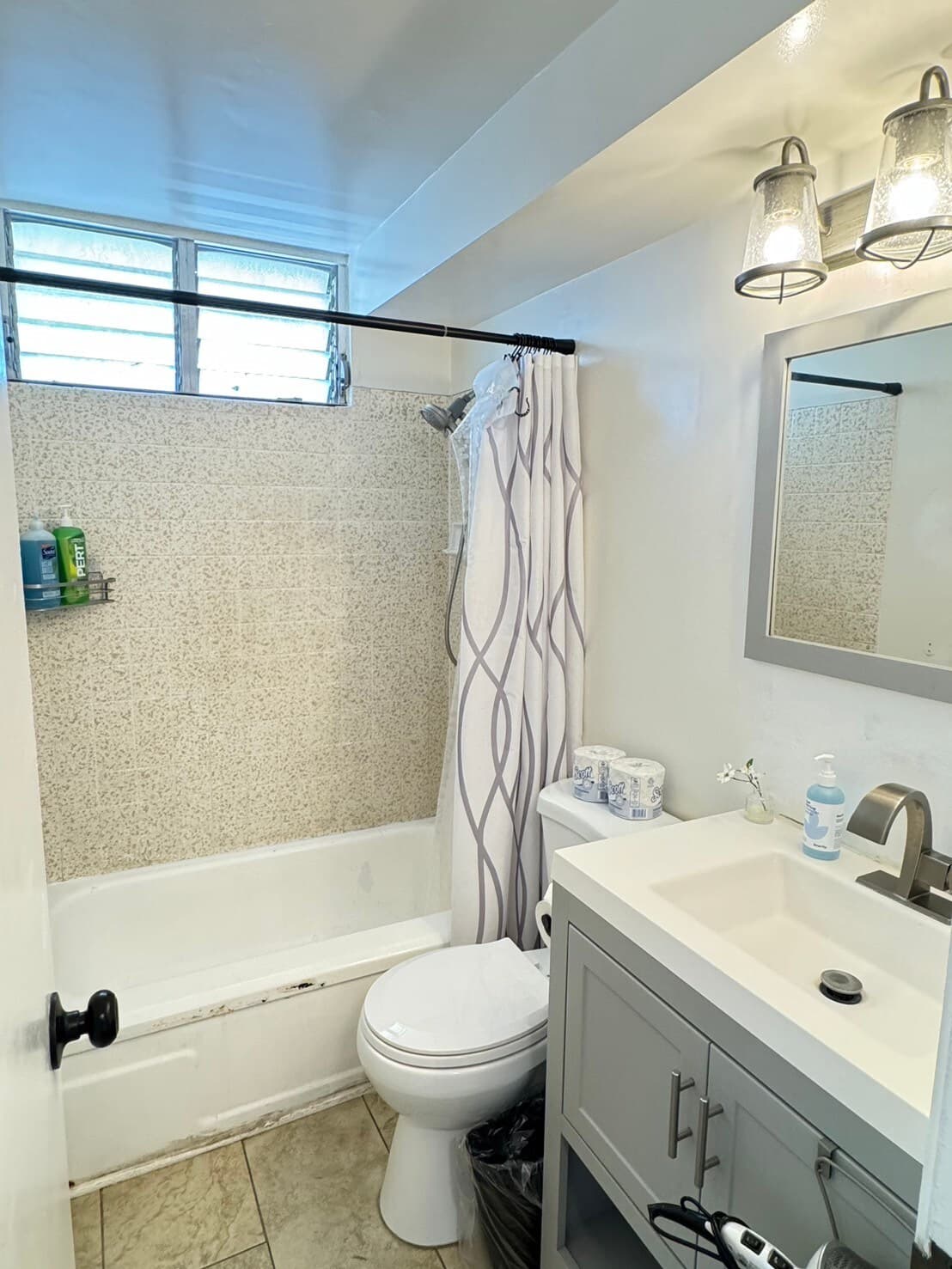 Condo in Honolulu · ★4.8 · Studio · 1 bed · 1 private bath - Photo 5