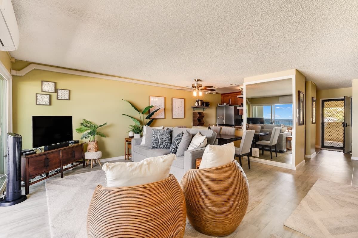 Condo in Kailua-Kona · ★4.95 · 2 bedrooms · 4 beds · 2 baths - Photo 3