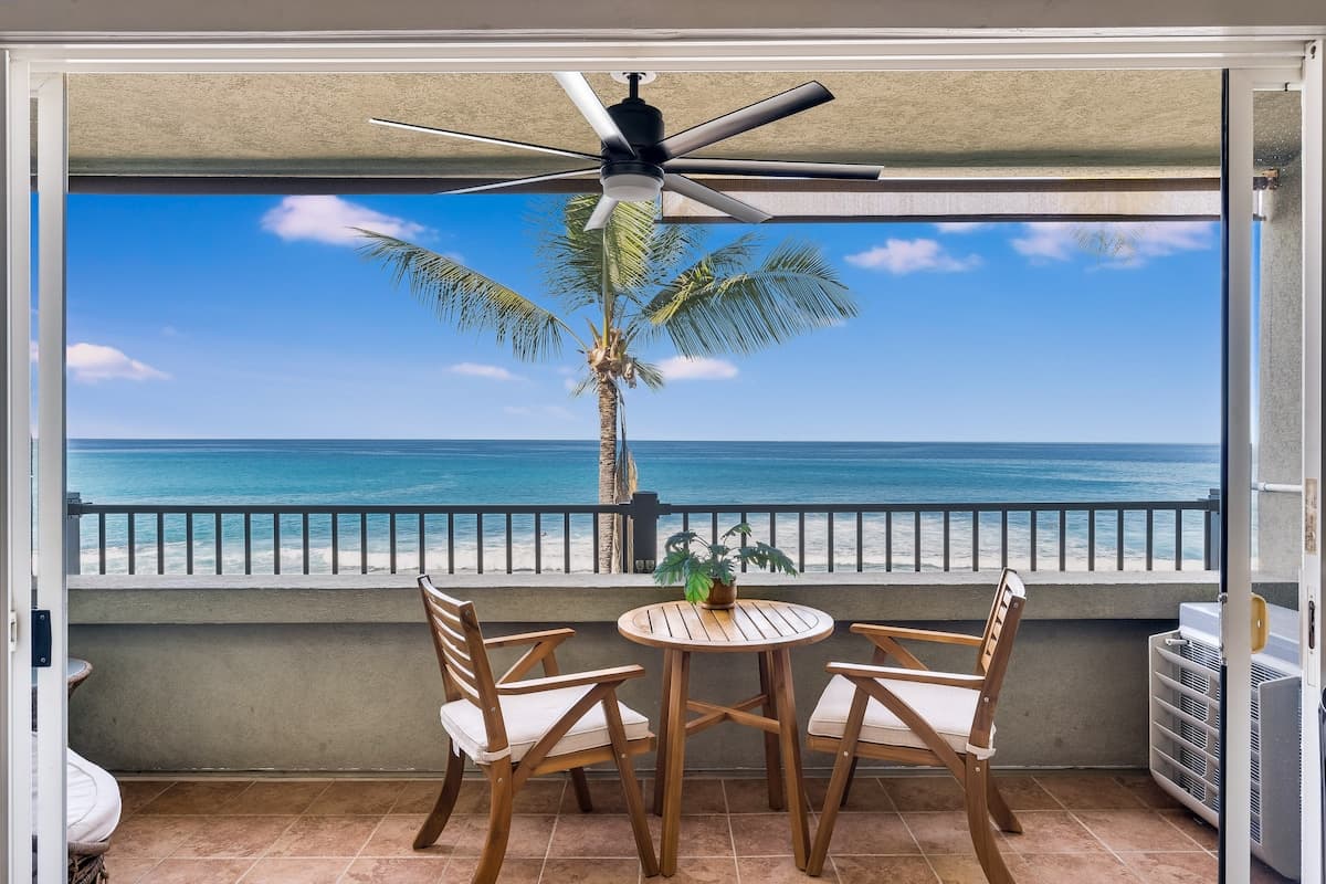 Condo in Kailua-Kona · ★4.95 · 2 bedrooms · 4 beds · 2 baths - Photo 1
