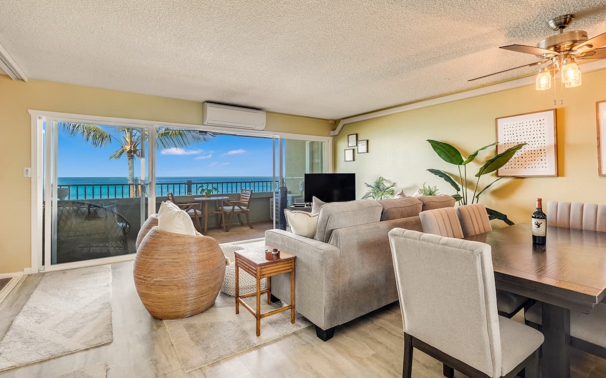 Condo in Kailua-Kona · ★4.95 · 2 bedrooms · 4 beds · 2 baths - Photo 2