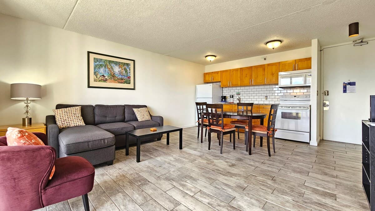 Condo in Honolulu · ★4.7 · 1 bedroom · 2 beds · 1 shared bath - Photo 3