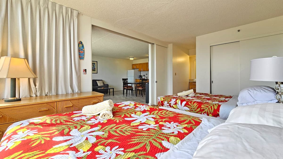 Condo in Honolulu · ★4.7 · 1 bedroom · 2 beds · 1 shared bath - Photo 5