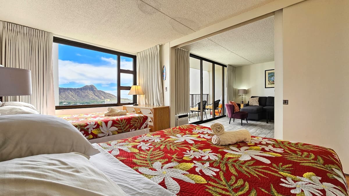 Condo in Honolulu · ★4.7 · 1 bedroom · 2 beds · 1 shared bath - Photo 1