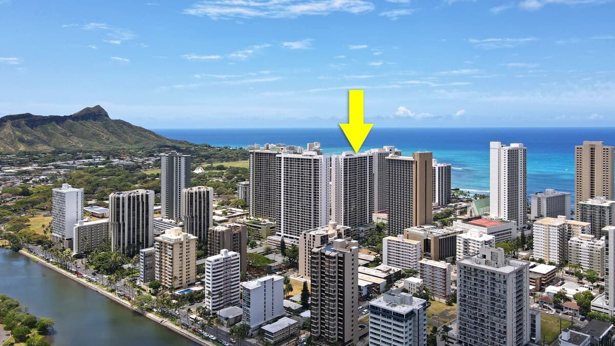 Condo in Honolulu · ★4.7 · 1 bedroom · 2 beds · 1 shared bath - Photo 2