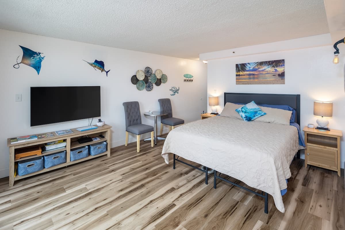 Condo in Honolulu · ★4.83 · Studio · 1 bed · 1 private bath - Photo 1