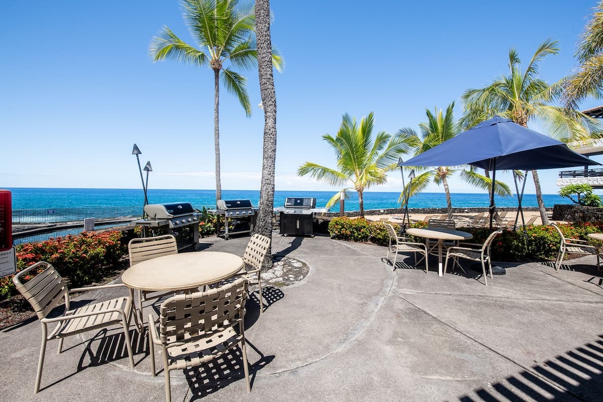 Condo in Kailua-Kona · ★4.5 · 1 bedroom · 2 beds · 1 bath - Photo 2