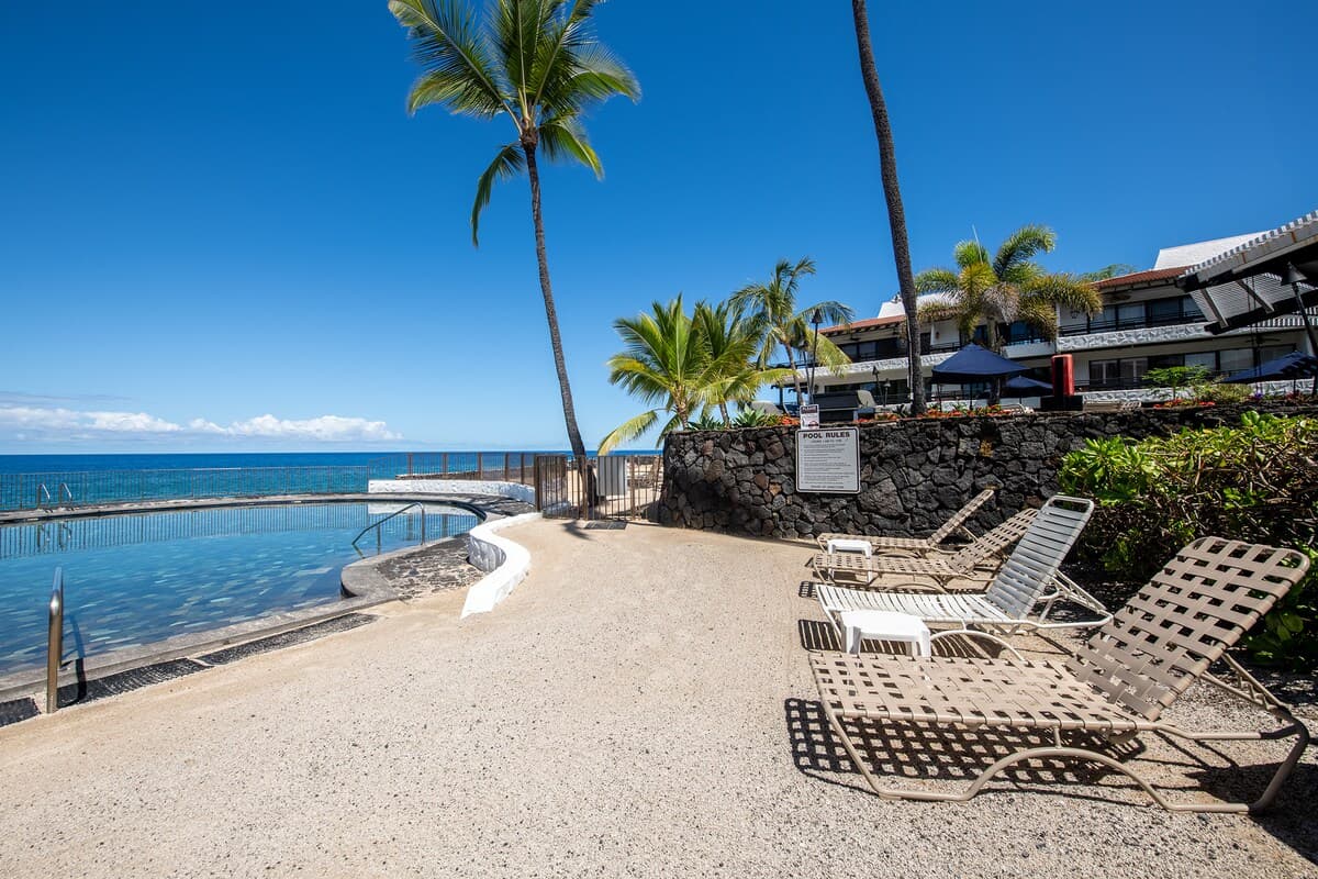 Condo in Kailua-Kona · ★4.5 · 1 bedroom · 2 beds · 1 bath - Photo 5