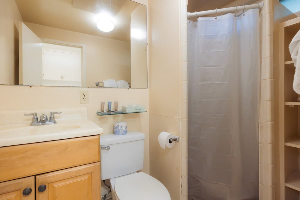 Hotel in Honolulu · ★4.13 · Studio · 2 beds · 1 private bath - Photo 3